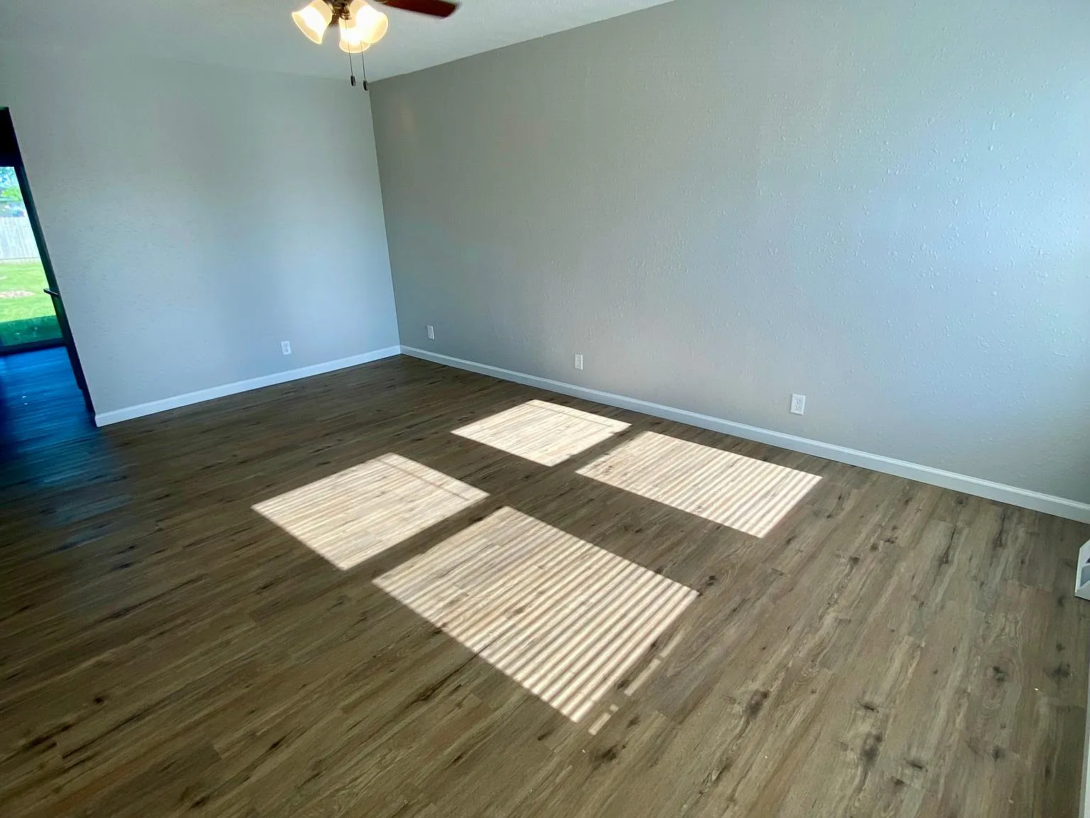 1102 Chateau Dr — Photo 4