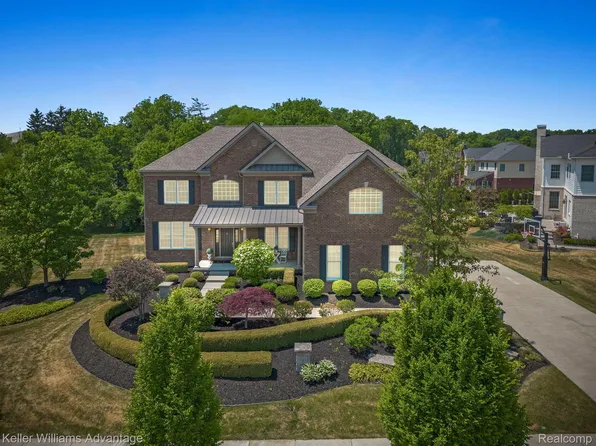 17237 Briar Ridge Ct, Northville, MI 48168