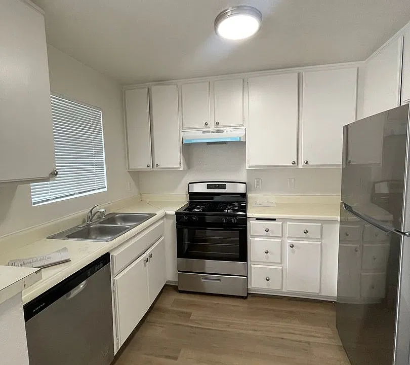 1115 Temple Ave #25
