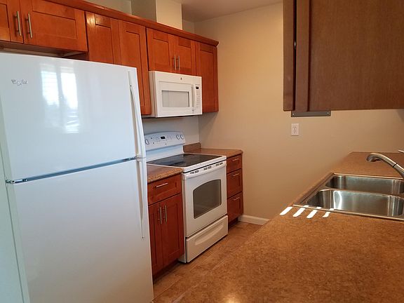 2nd image of 874 Castlewood Dr APT 4