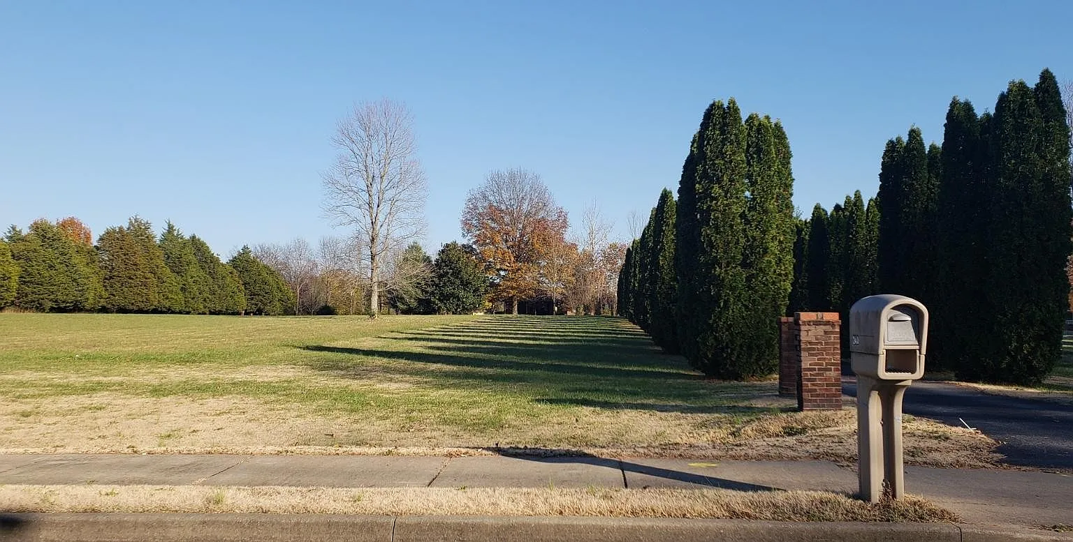 Country Living in the City*4 Bedrooms*Some Acreage Mowing included — Photo 2