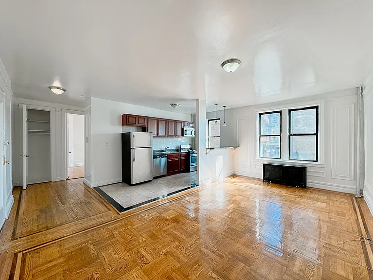 134 Haven Ave #2F — Photo 2