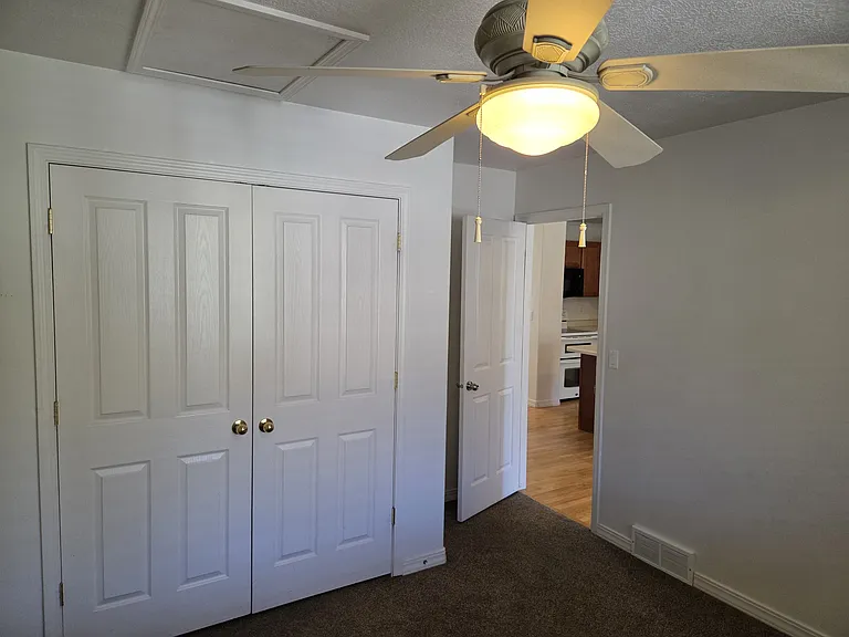 212 W Lyman Ln — Photo 15