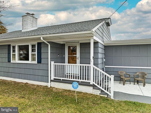 4th image of 2299 Ida Ln