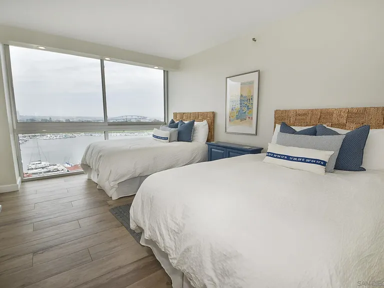 1710 Avenida Del Mundo #1008 — Photo 14