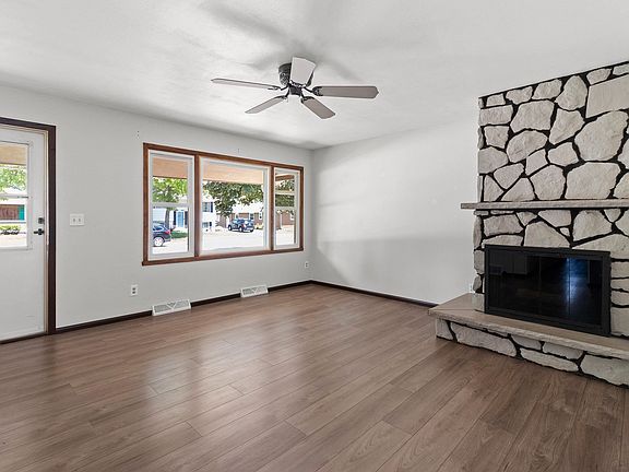 5th image of 1513 E Plaza Dr