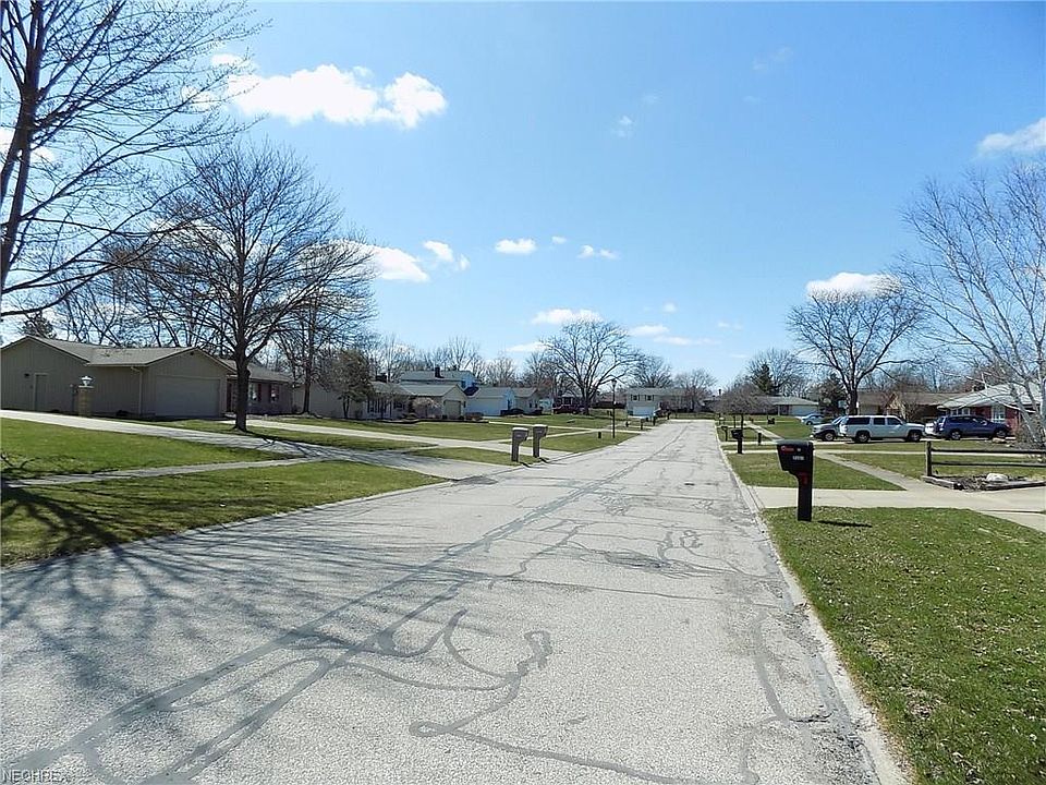 2nd image of 16511 Delmont Ave