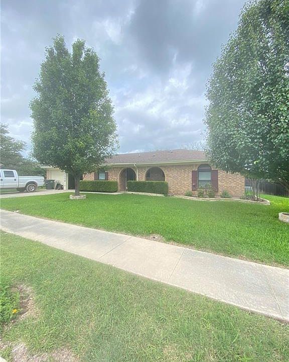 1st image of 2702 Veterans Ave