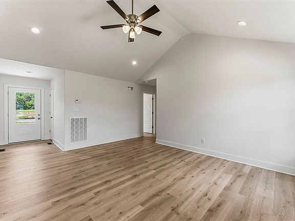 4th image of 515 Tundra Ave