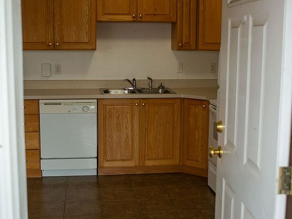 2nd image of 318 Pioneer Rd
