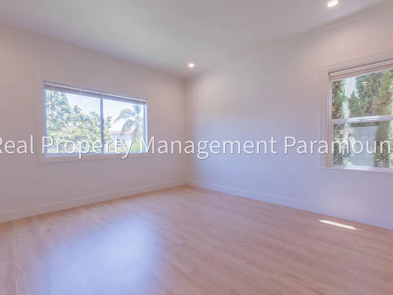1867 S Redondo Blvd — Photo 16
