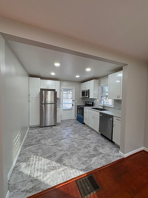 2nd image of 3002 Cavanaugh Ave