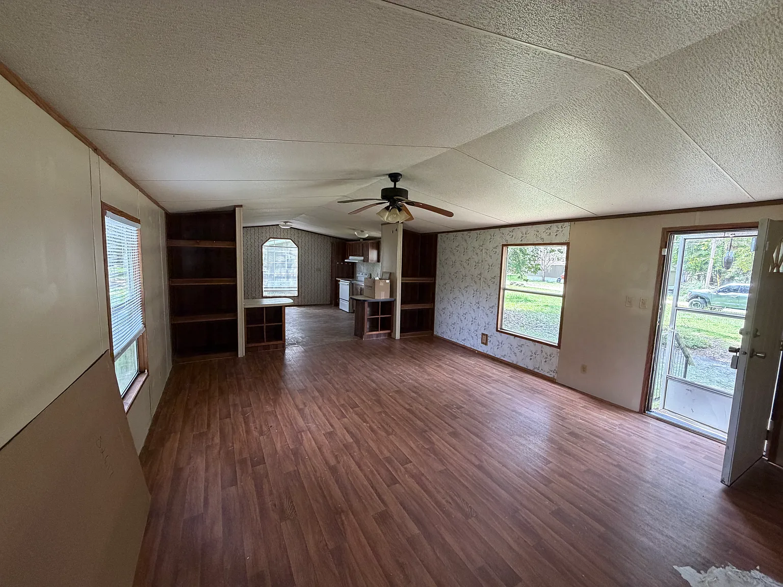 3 bed, 1216 sqft, $850 — Photo 3