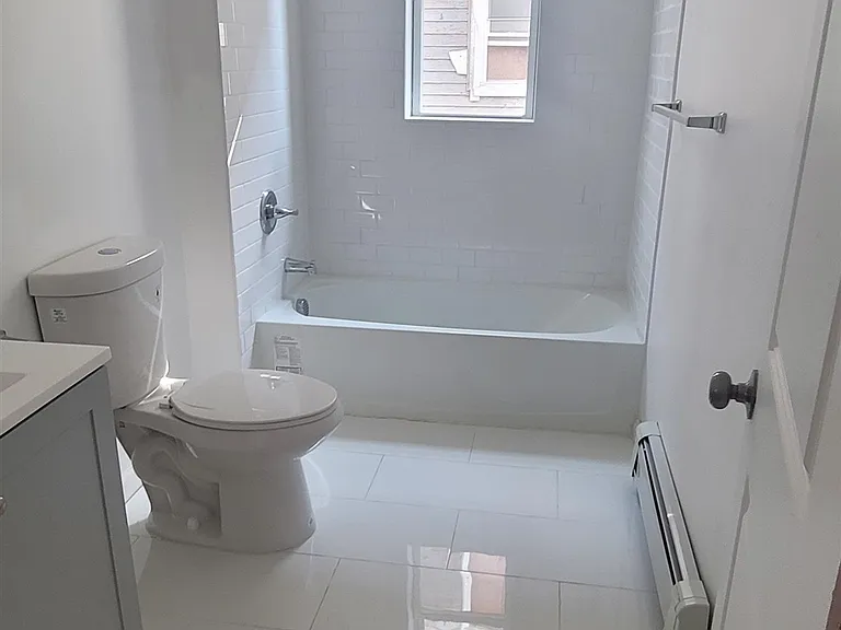 500 Hawthorn Ave #2A — Photo 7