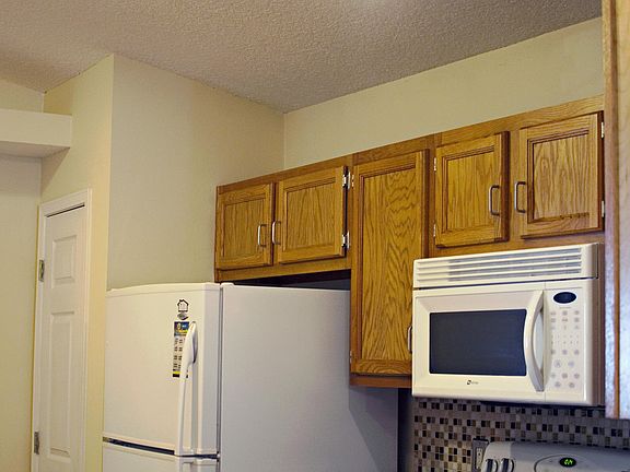 5th image of 2138 The Woods Drive E