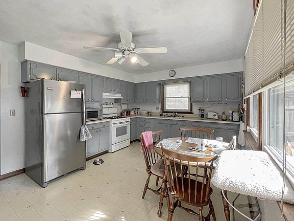 5th image of 311 Shaw St