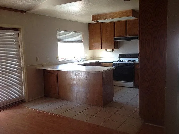 11988 Suzanne Dr — Photo 2