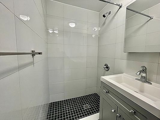 3rd image of 80 Madison St #19