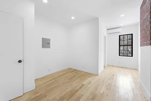 Rented by Blue Egg Realty Corp | media 31