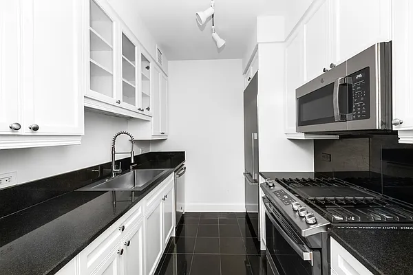 Rented by Corcoran | media 9