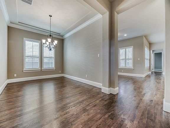 3rd image of 5020 Dickens Ln