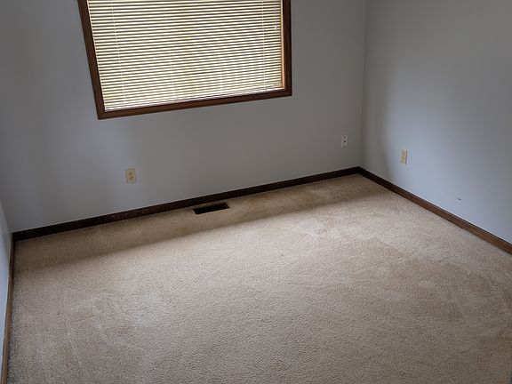 3rd image of 409 N Hickory St