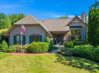 S68W29450 Valley Woods Pass, Mukwonago, WI 53149