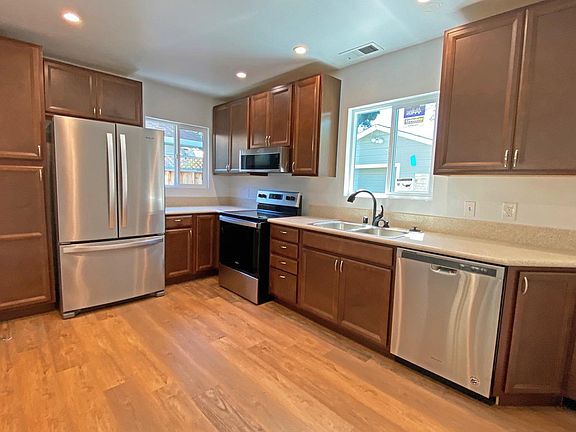 4th image of 1037 Greenwood Ave