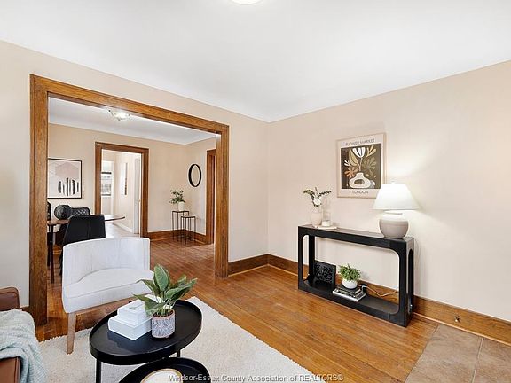 3rd image of 1006 Pillette Rd