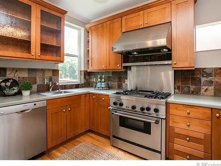 1037 Saint Paul St — Photo 3