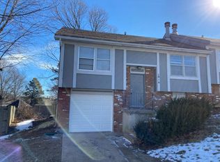 1016 E Huntington Pl, Olathe, KS 66061