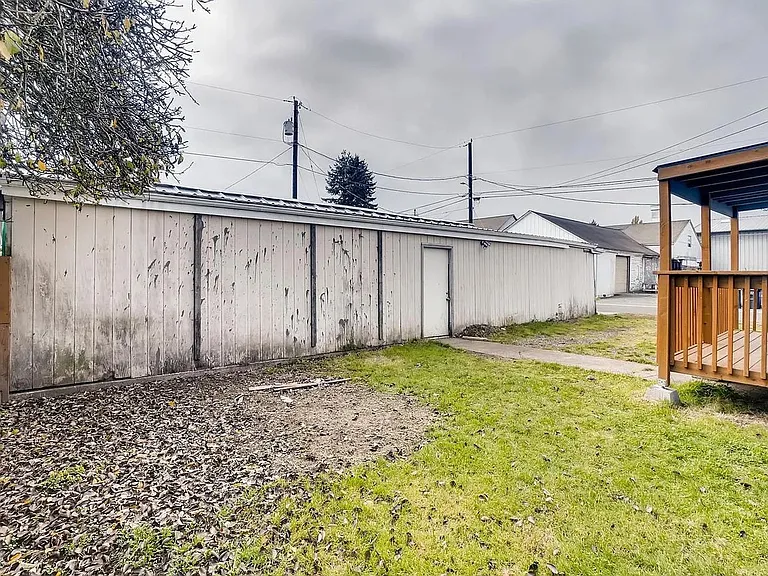 1404 9th St — Photo 25