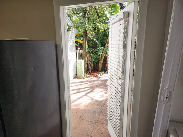 11339 Grandville Dr, Temple Terrace, FL 33617