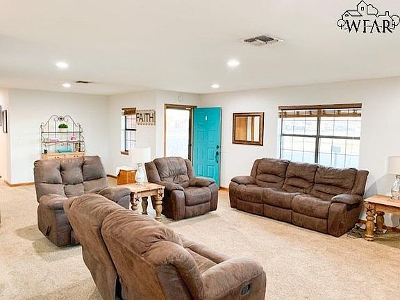 2nd image of 707 Weiss Dr