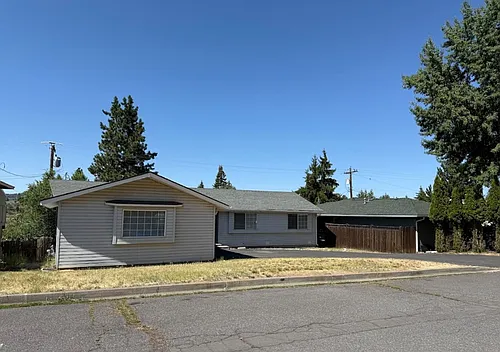 194 Peach St Photo 1