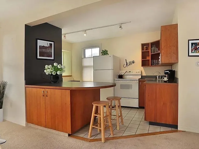 21 Essex St #2 — Photo 3