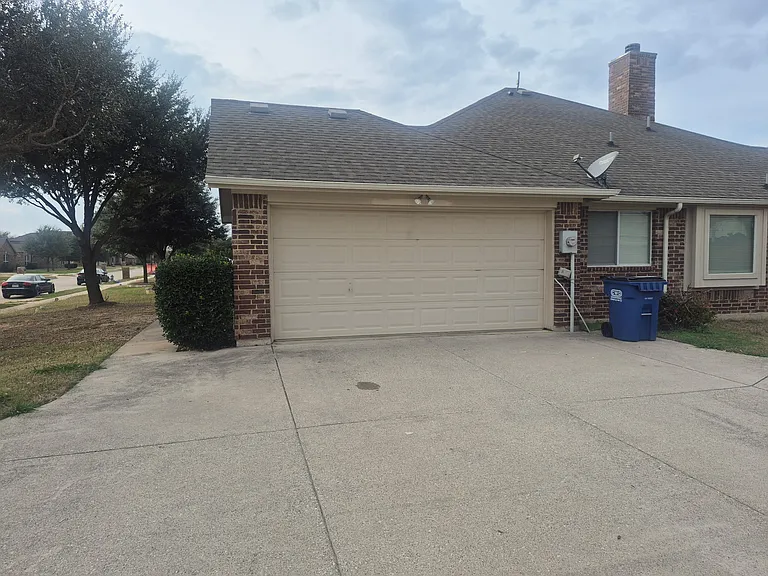 709 Shady Meadow Ln — Photo 2