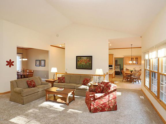 3rd image of 5043 Autumn Glen St