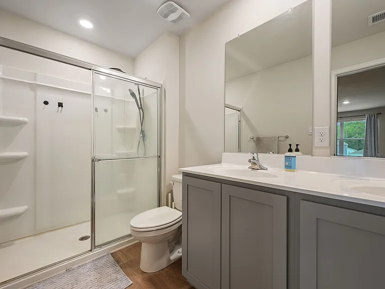 31 New England Dr — Photo 11