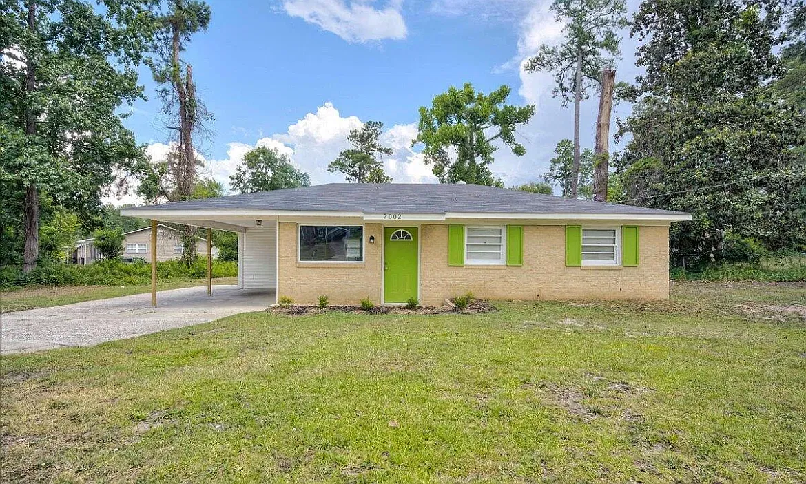 3 bed, 1024 sqft, $1,475 — Photo 1