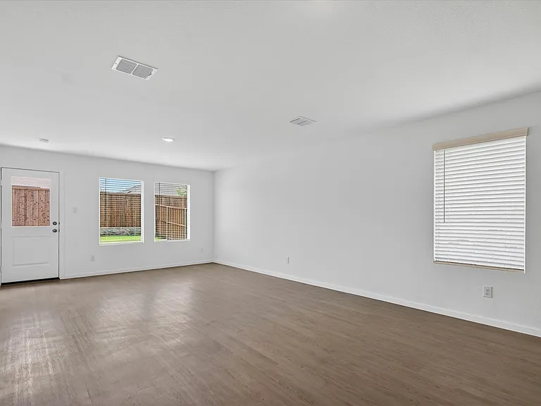 1516 Prince Rd — Photo 5