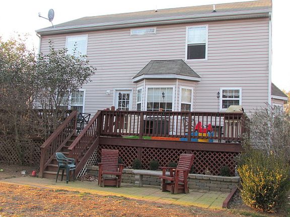 2nd image of 552 Jefferson Dr