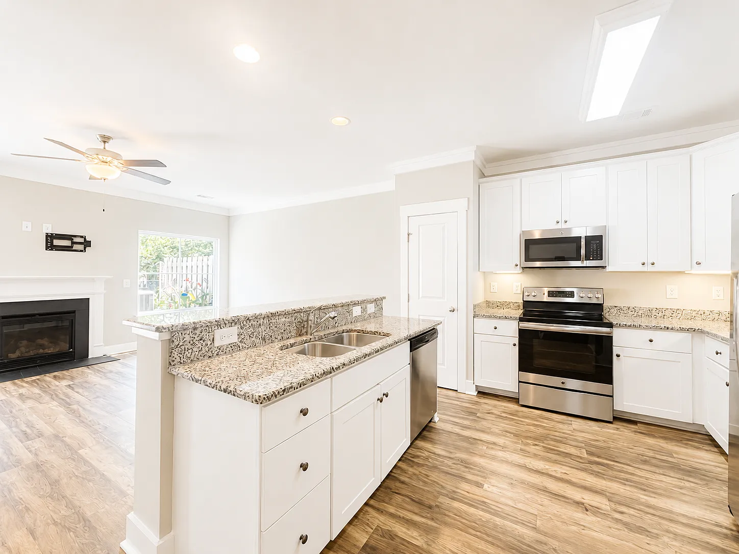 3 bed, 2.5 bath, 1552 sqft, $1,750 — Photo 4