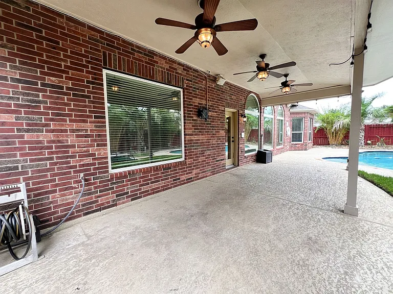 2215 Dorman Ct — Photo 40