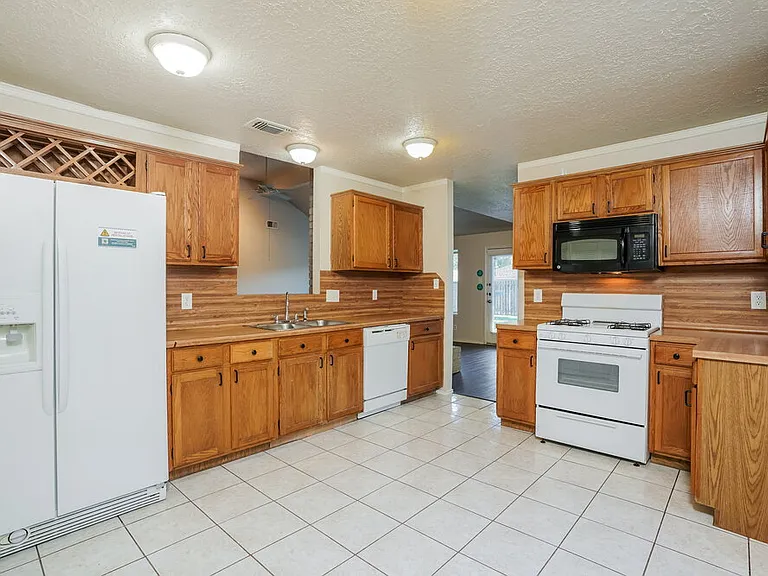 1331 Three Forks Dr — Photo 6