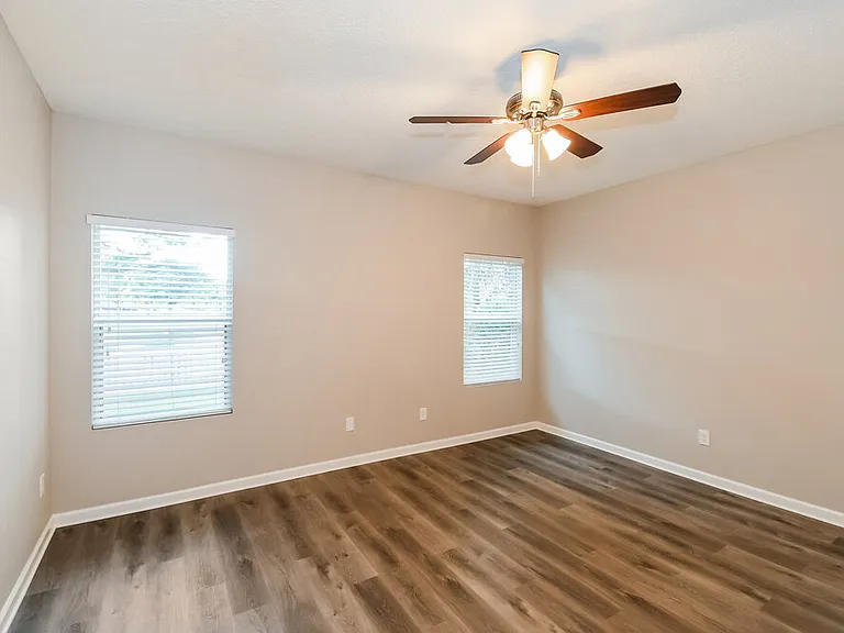 2325 Creekfront Dr — Photo 10