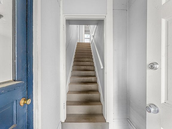 5th image of 1016 Center St