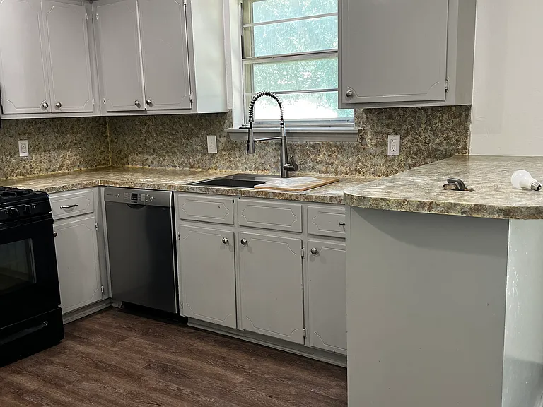 108 W Waco Pl — Photo 2