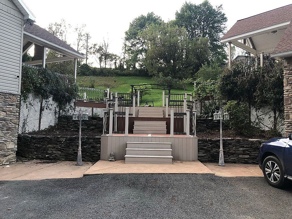 2nd image of 2120 Lyon St