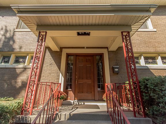 2nd image of 924 Fair Oaks Ave